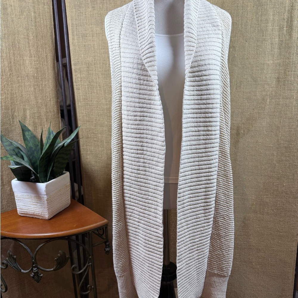 Elegant Cream Women's Sleeveless Cardigan Size Medium